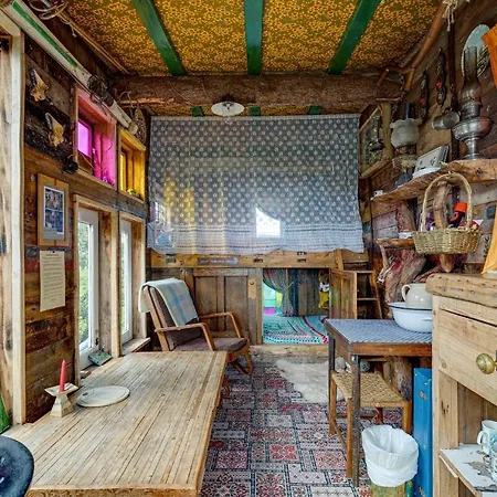 2x Double Bed - Glamping Wagon Dalby Forest