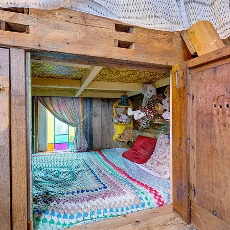 2x Double Bed - Glamping Wagon Dalby Forest Vakantiehuis *