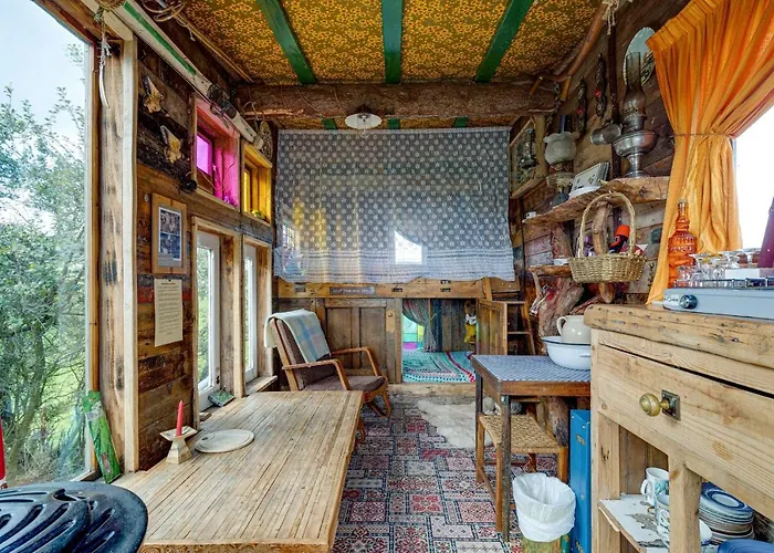 2x Double Bed - Glamping Wagon Dalby Forest