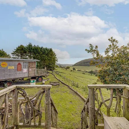 2x Double Bed - Glamping Wagon Dalby Forest Ferienhaus *