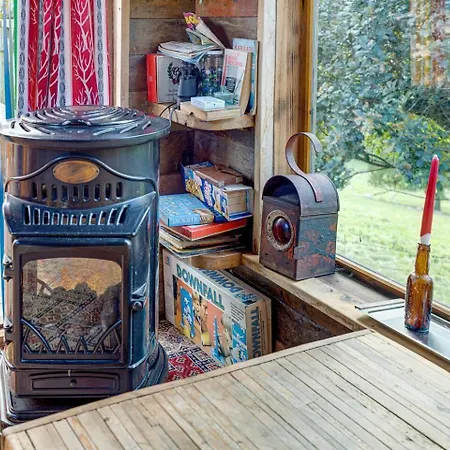 2x Double Bed - Glamping Wagon Dalby Forest